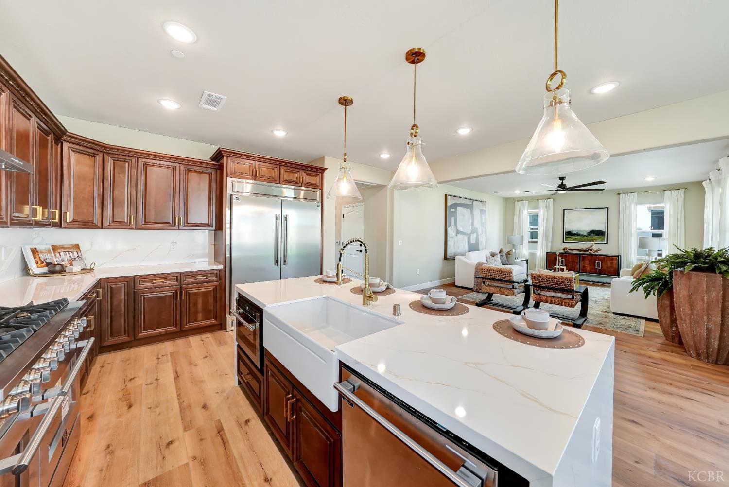 150 N Falcon Ave, Hanford, CA 93230