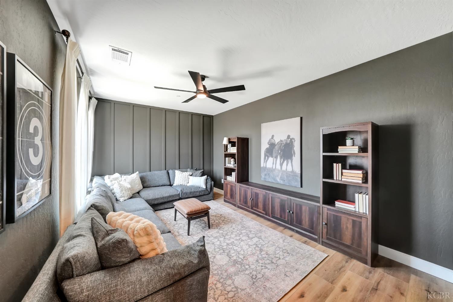 150 N Falcon Ave, Hanford, CA 93230