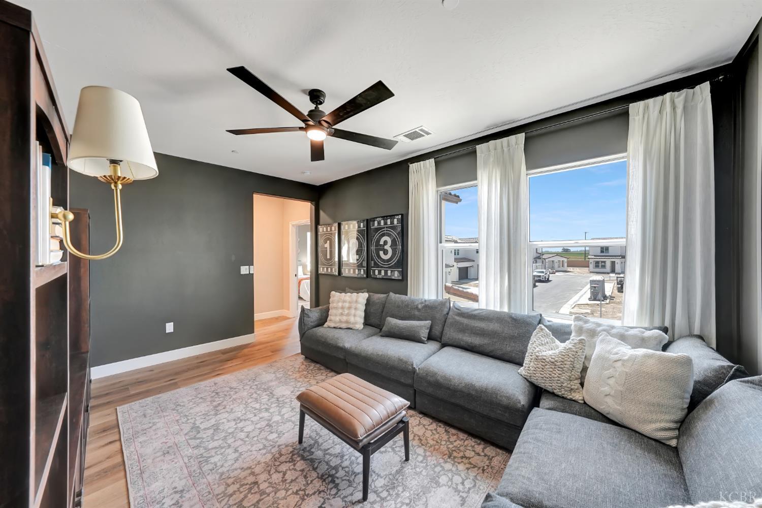 150 N Falcon Ave, Hanford, CA 93230