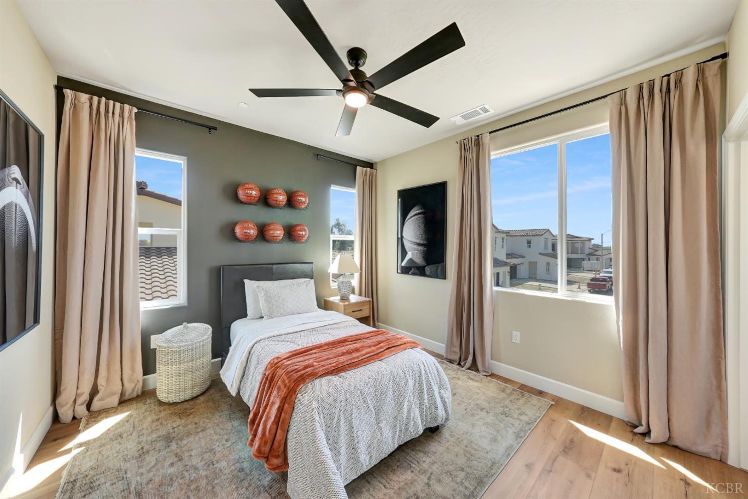 150 N Falcon Ave, Hanford, CA 93230