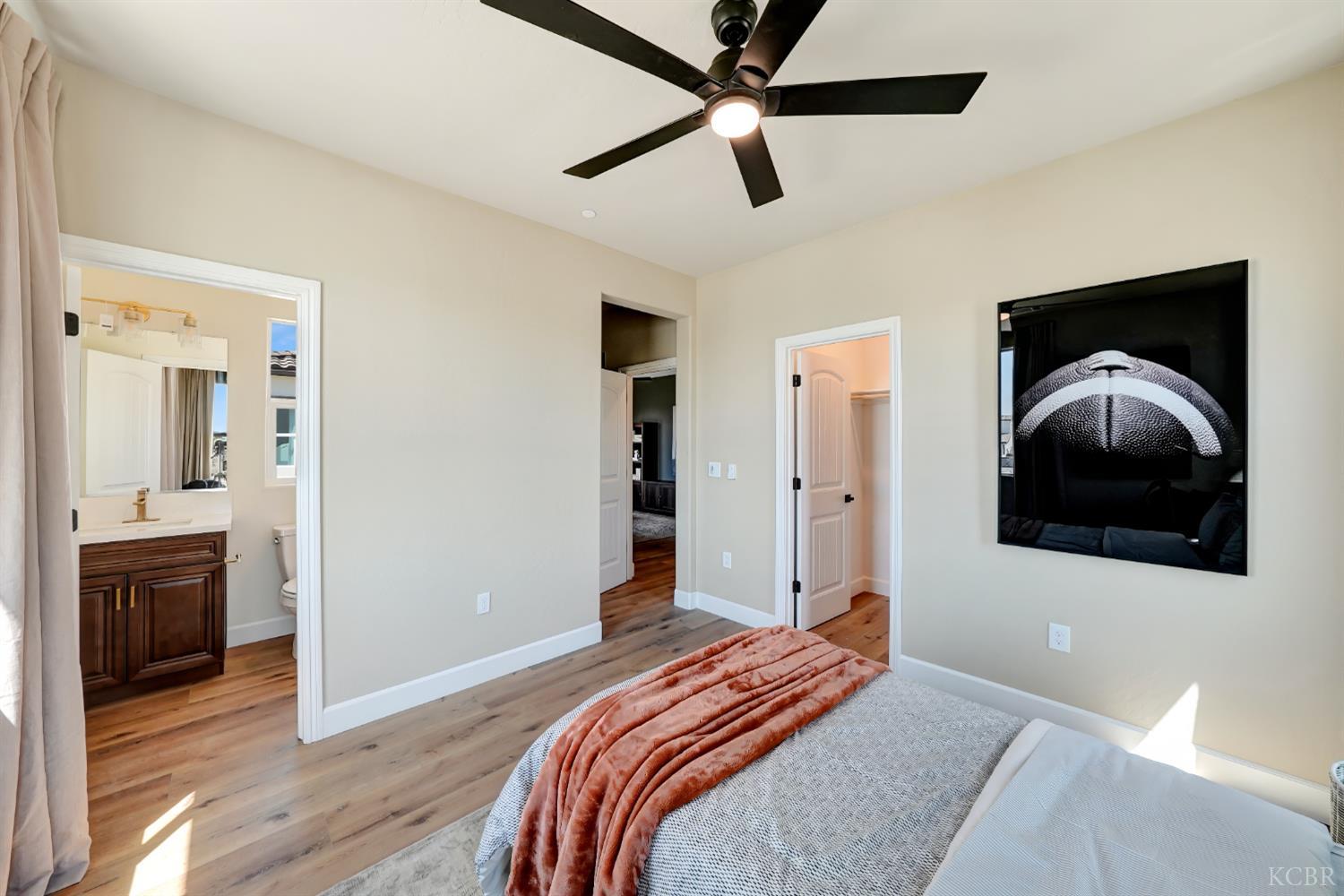 150 N Falcon Ave, Hanford, CA 93230