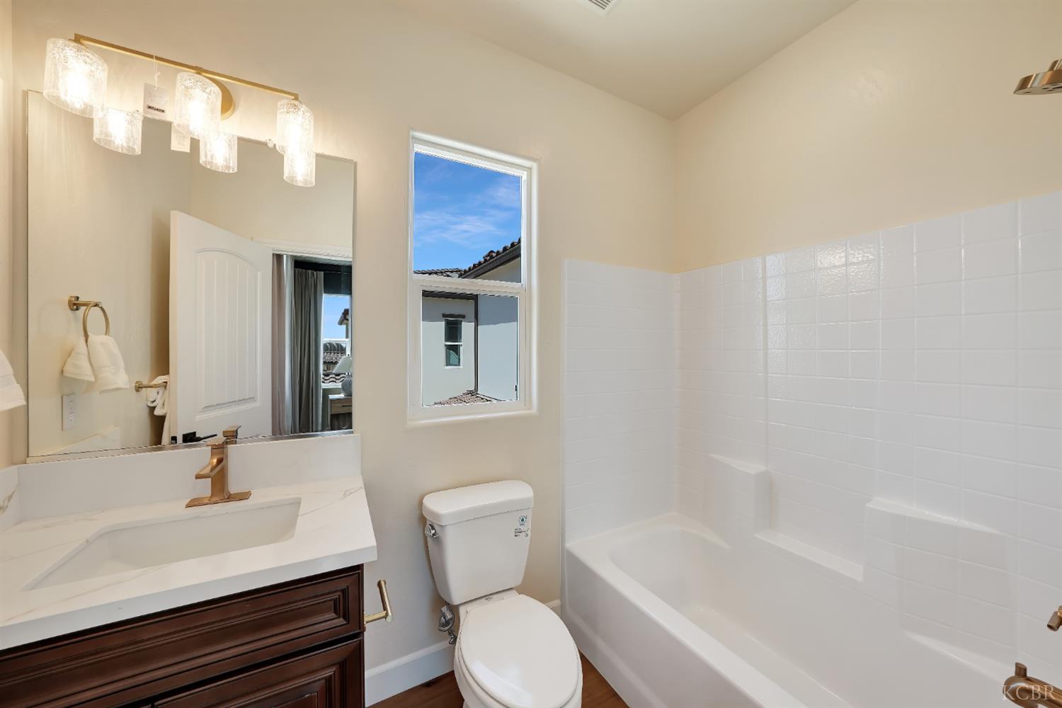 150 N Falcon Ave, Hanford, CA 93230