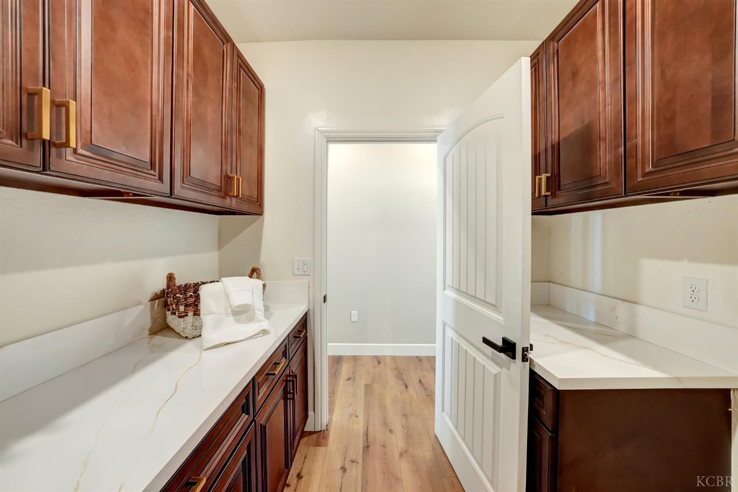 150 N Falcon Ave, Hanford, CA 93230