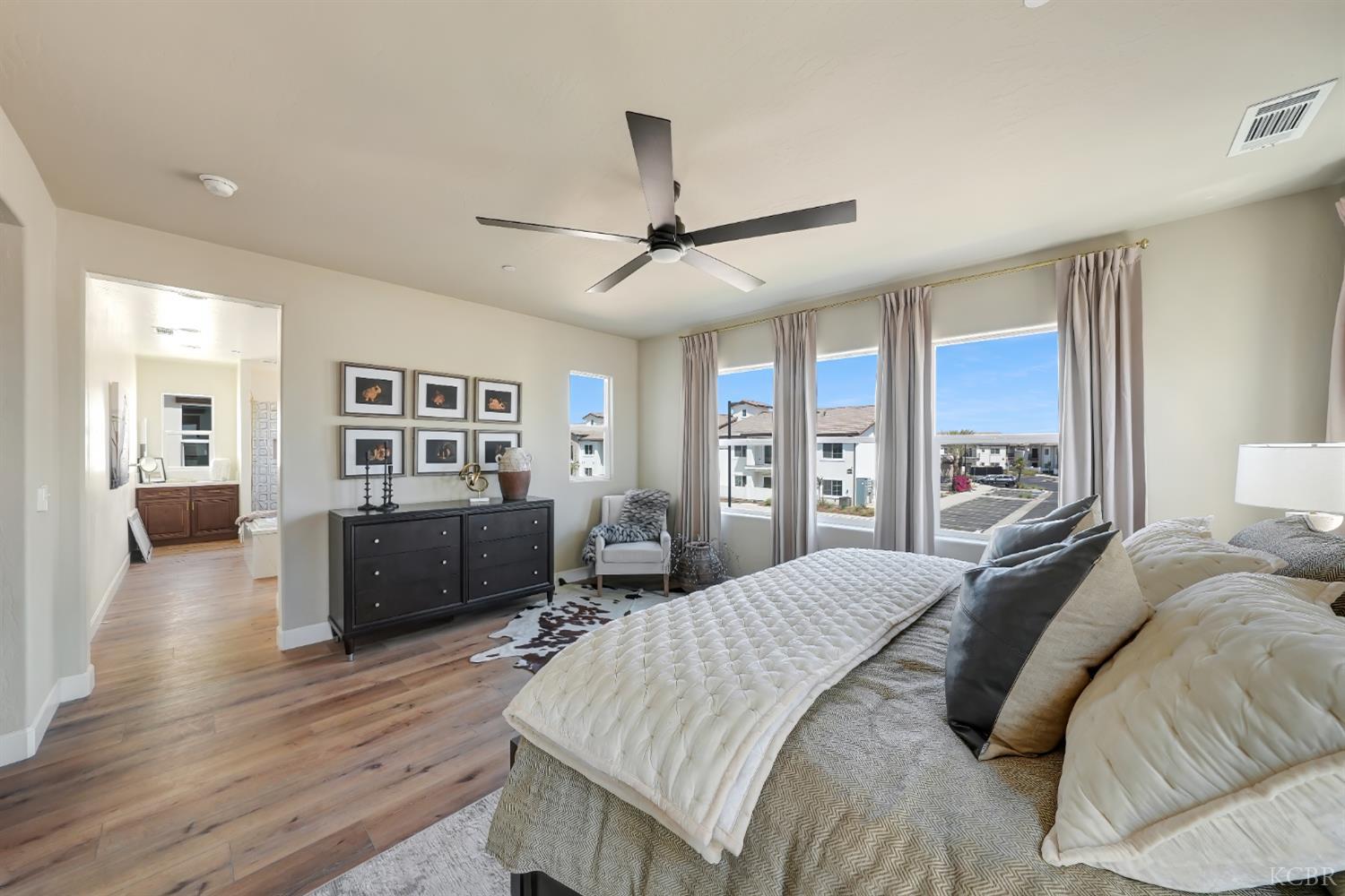 150 N Falcon Ave, Hanford, CA 93230