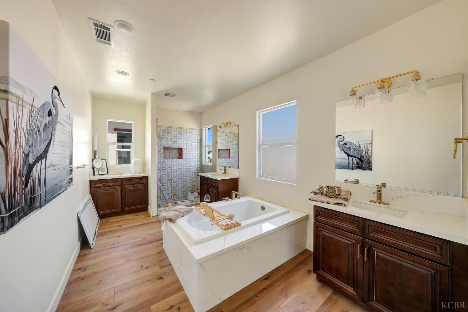 150 N Falcon Ave, Hanford, CA 93230
