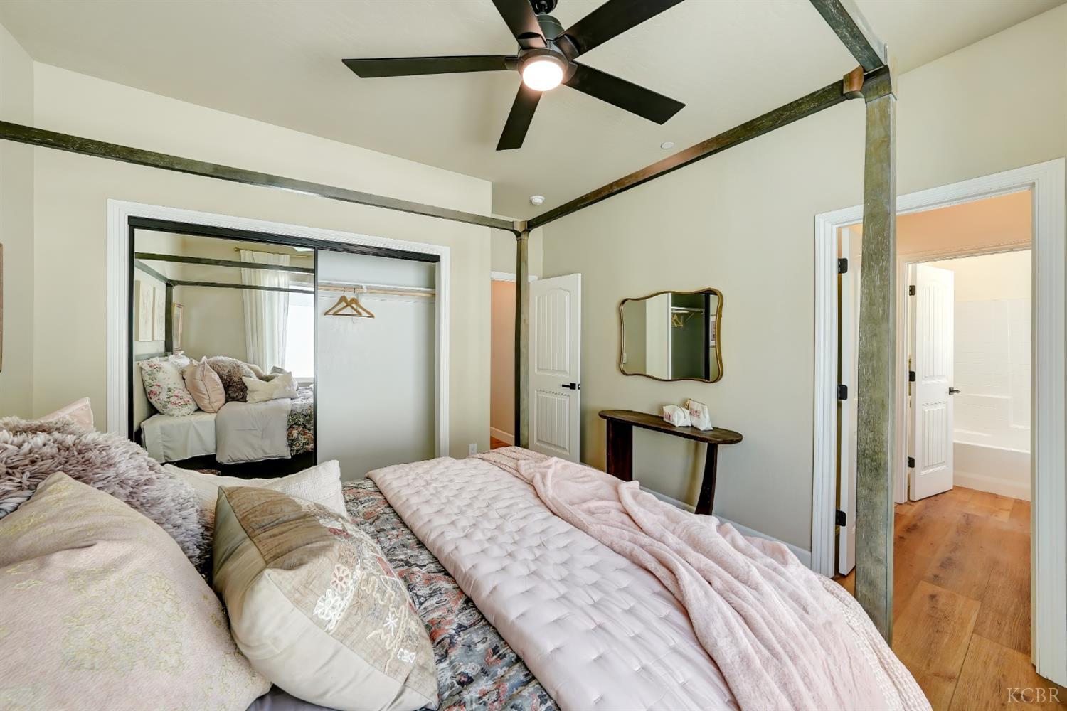 150 N Falcon Ave, Hanford, CA 93230