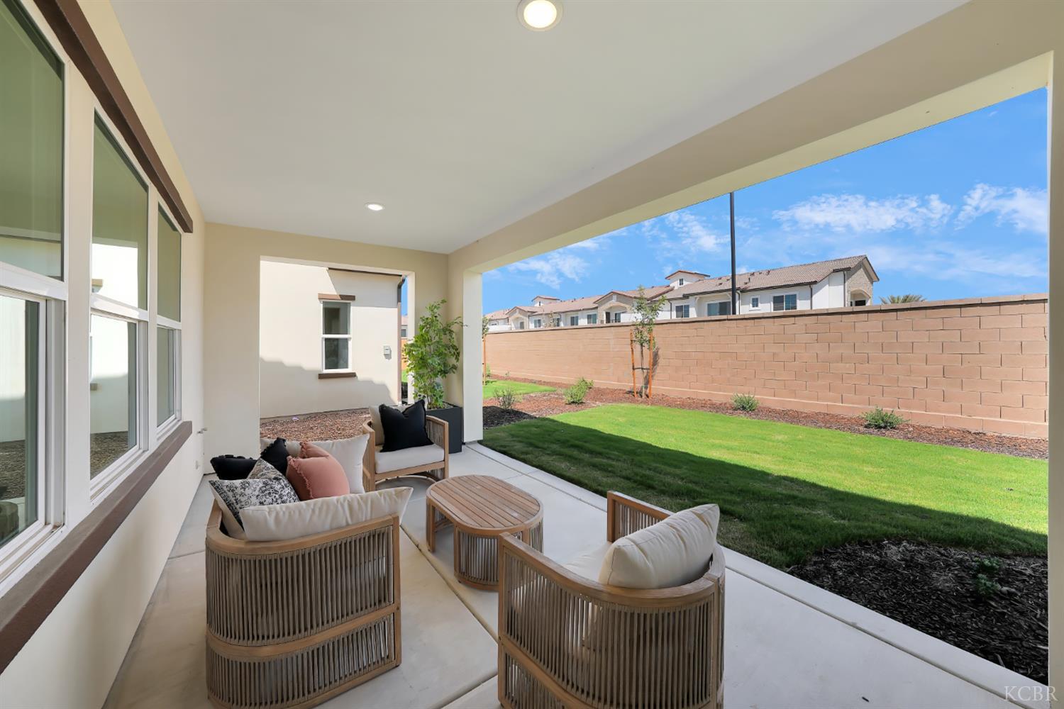 150 N Falcon Ave, Hanford, CA 93230