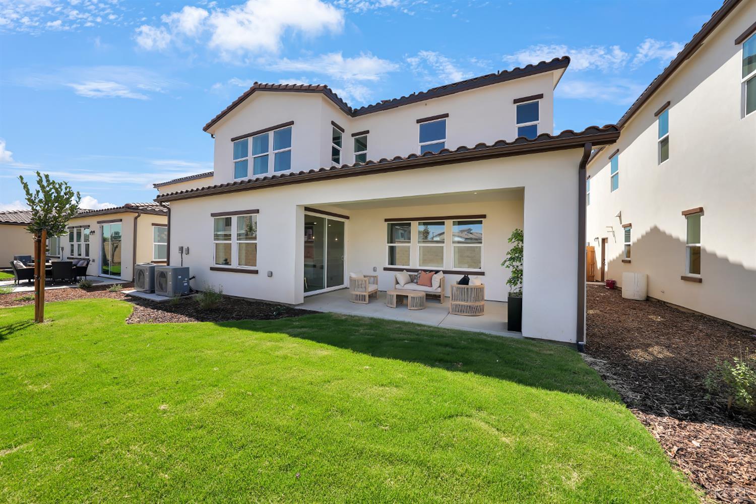 150 N Falcon Ave, Hanford, CA 93230