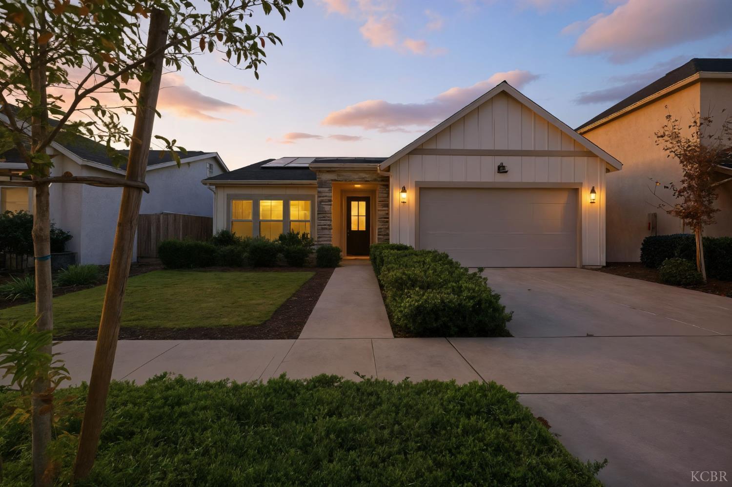 2610 W Mallard Ln W, Hanford, CA 93230