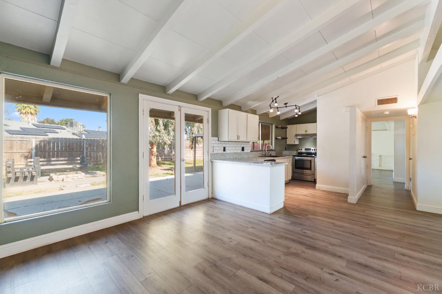 1004 E Myrtle St, Hanford, CA 93230