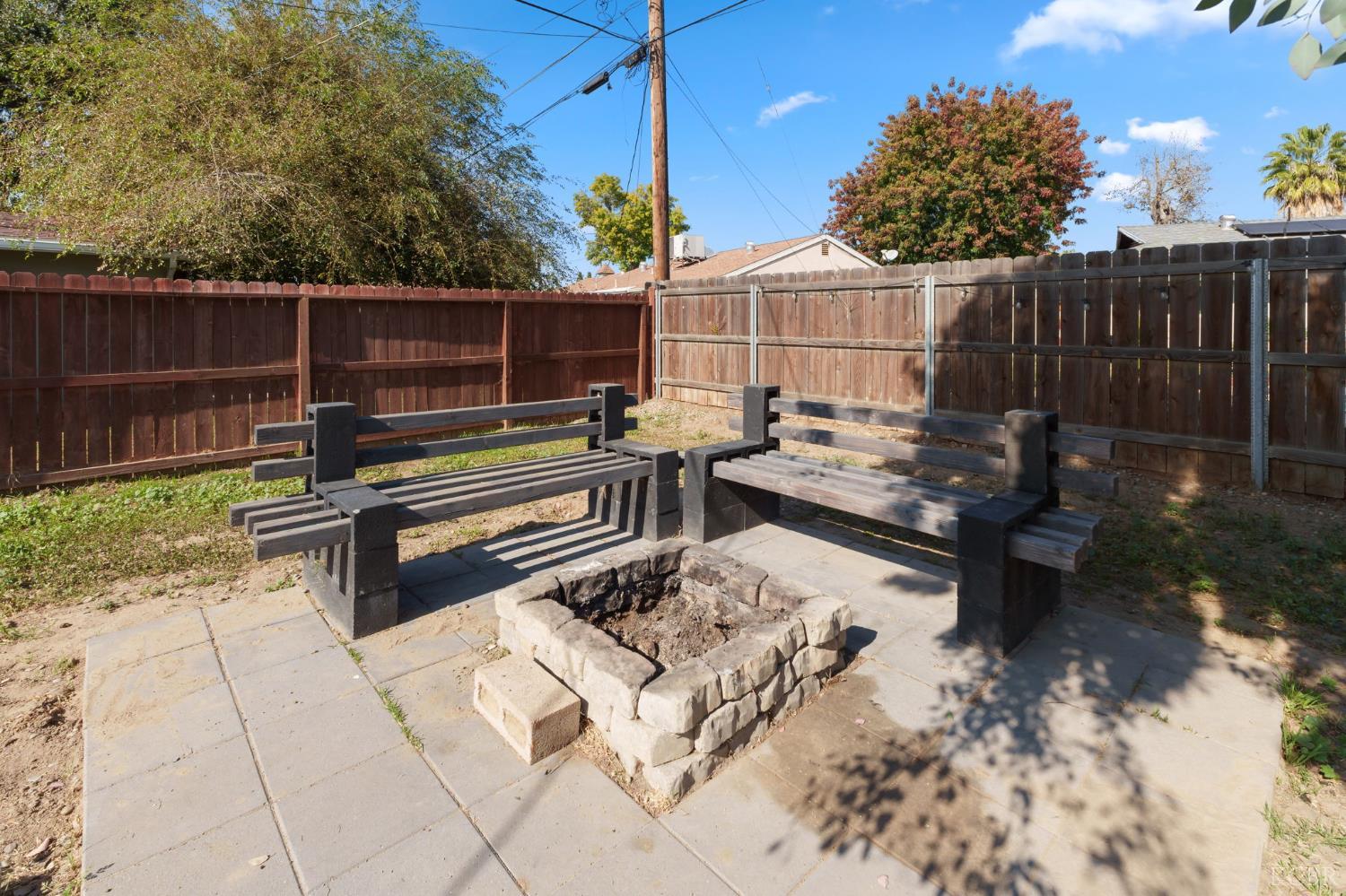 1004 E Myrtle St, Hanford, CA 93230