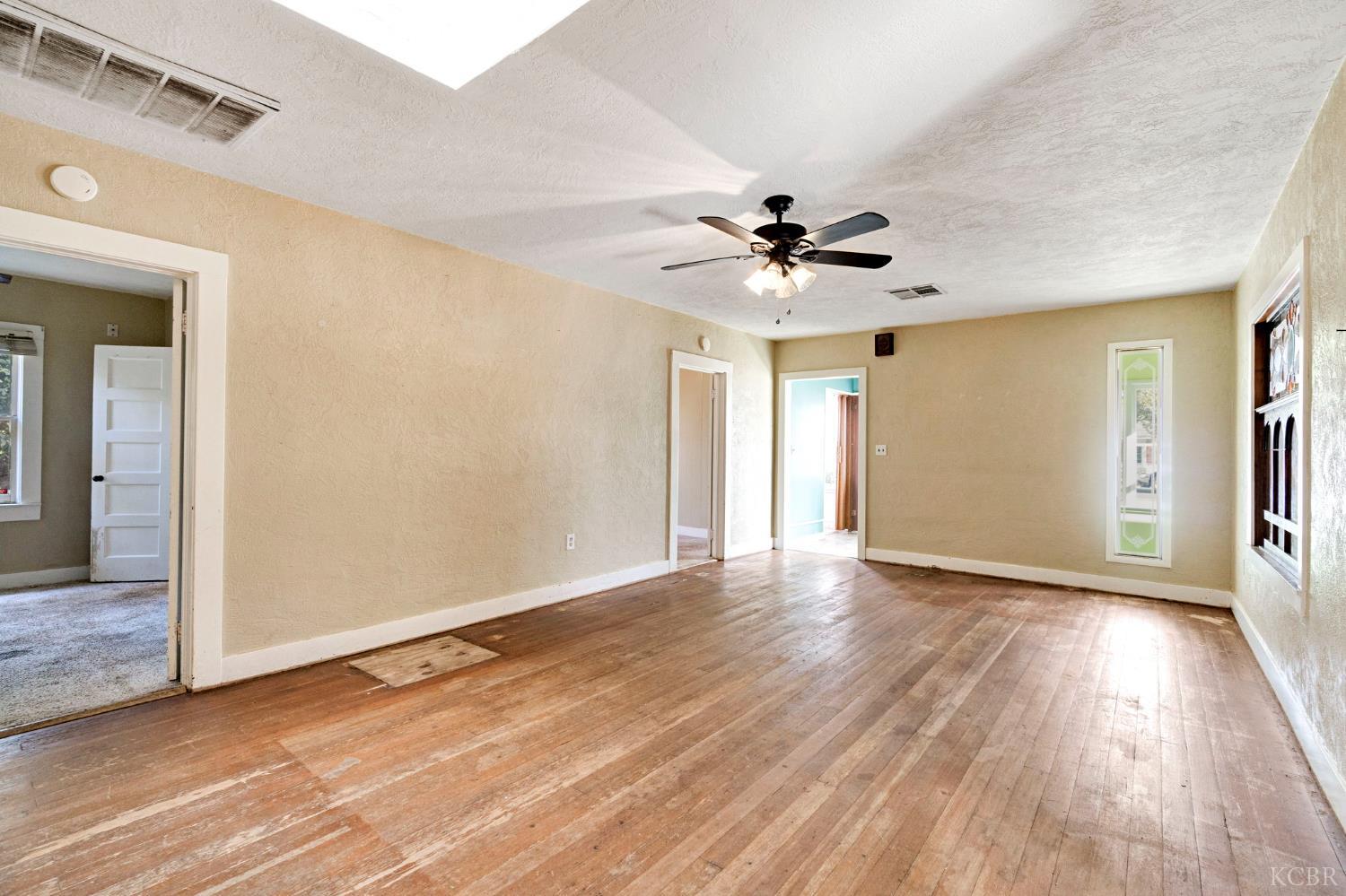 2100 N Douty St, Hanford, CA 93230