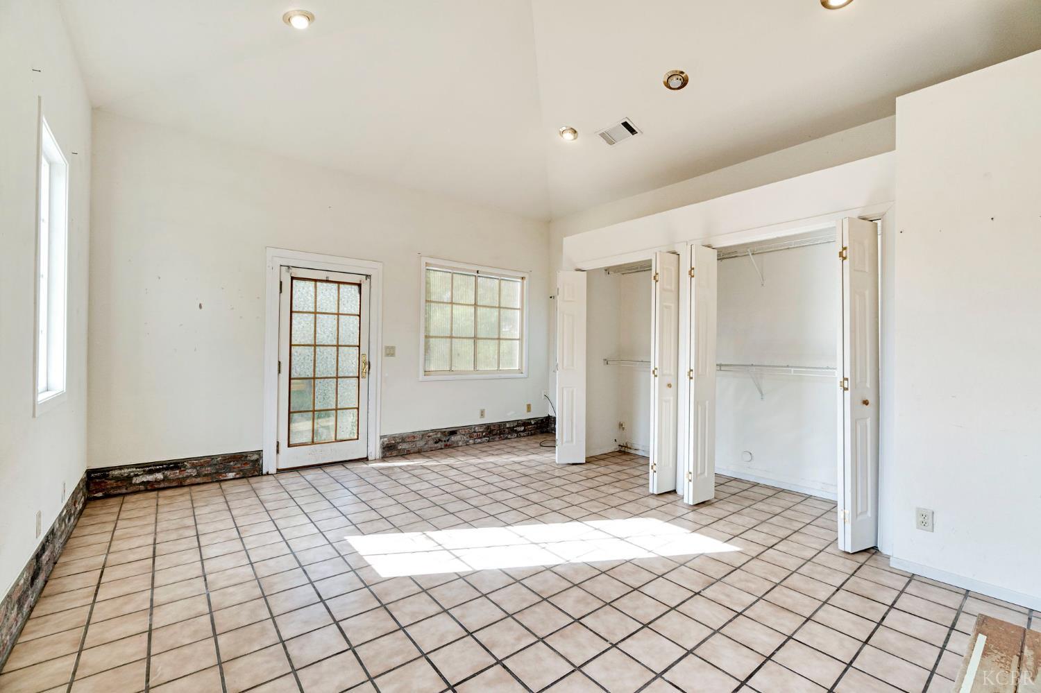 2100 N Douty St, Hanford, CA 93230