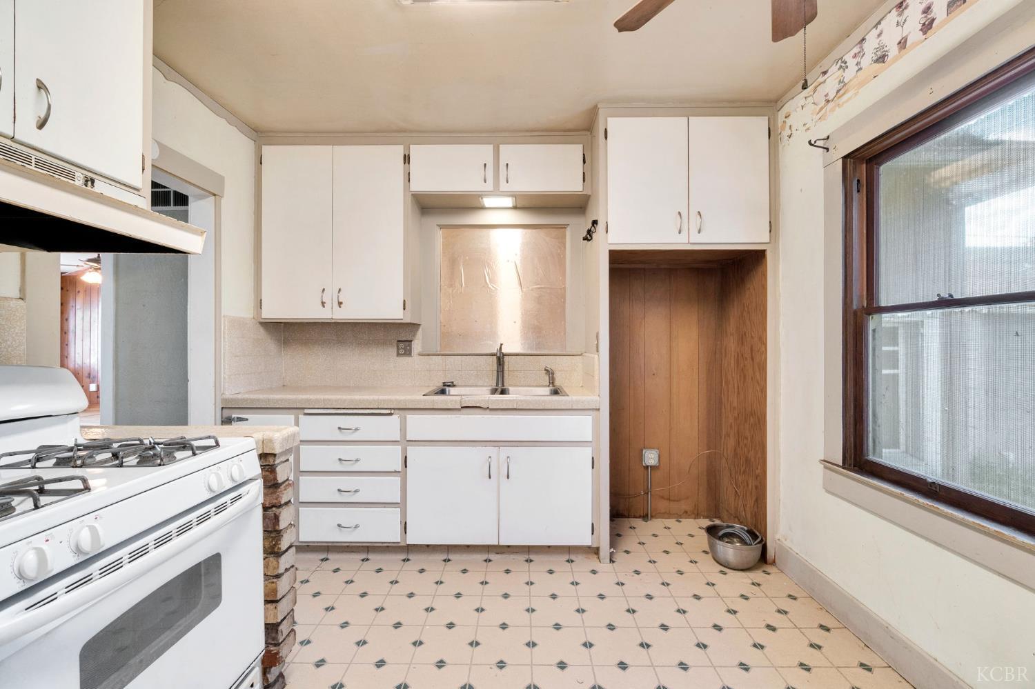 2100 N Douty St, Hanford, CA 93230