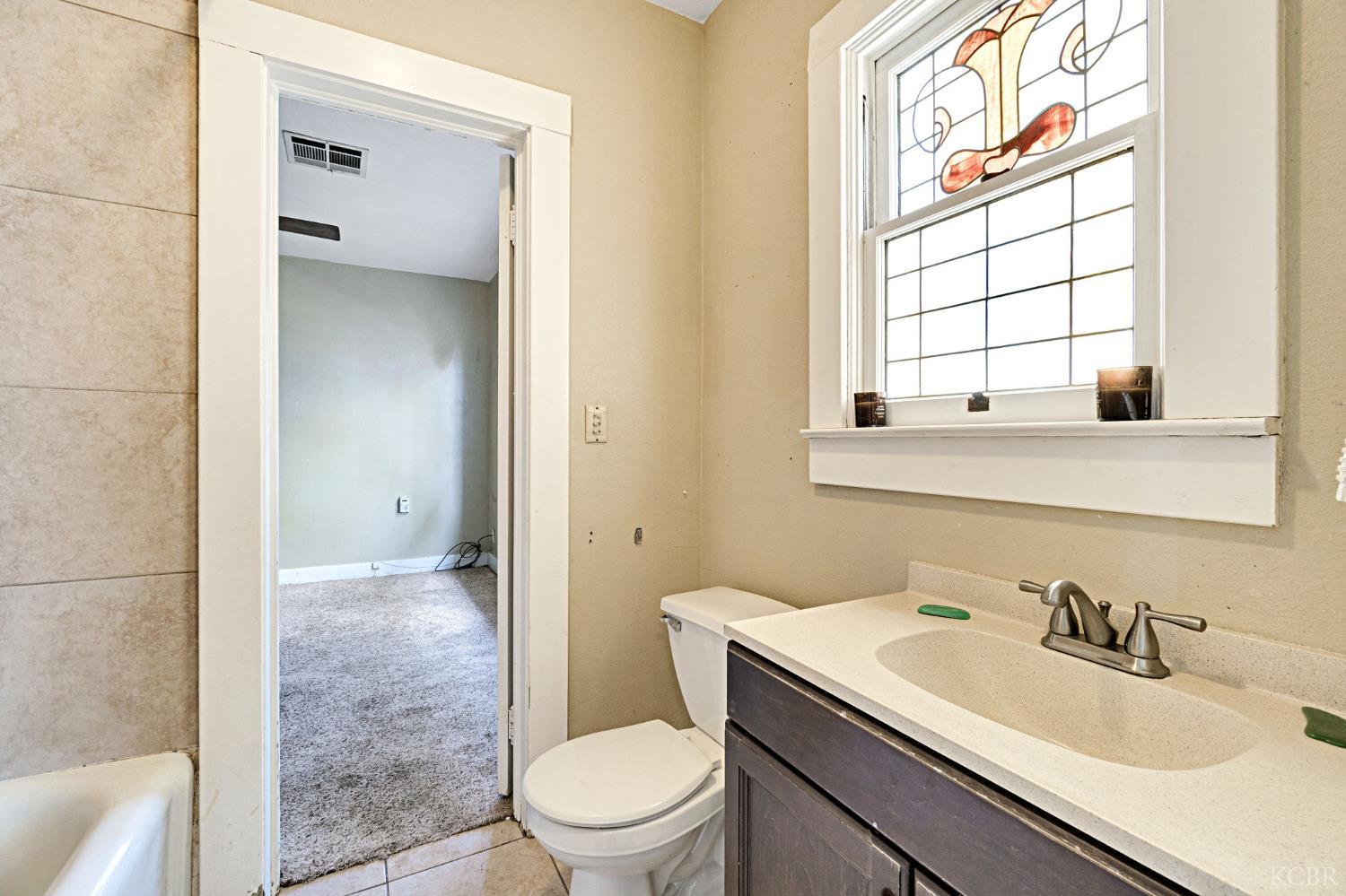 2100 N Douty St, Hanford, CA 93230