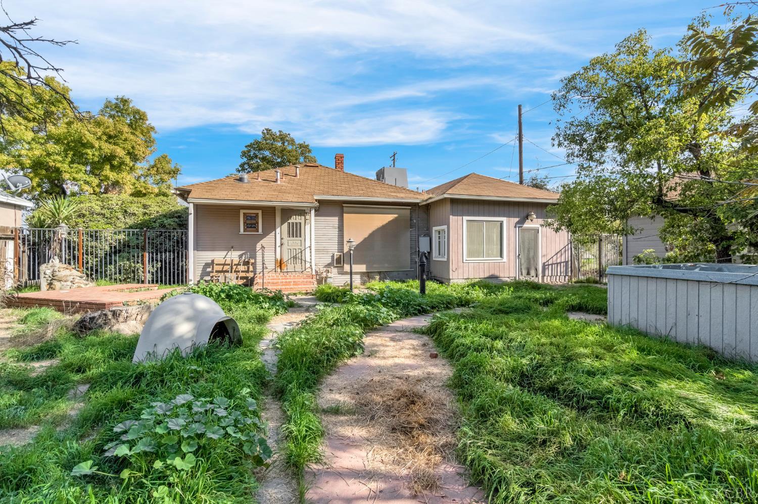 2100 N Douty St, Hanford, CA 93230