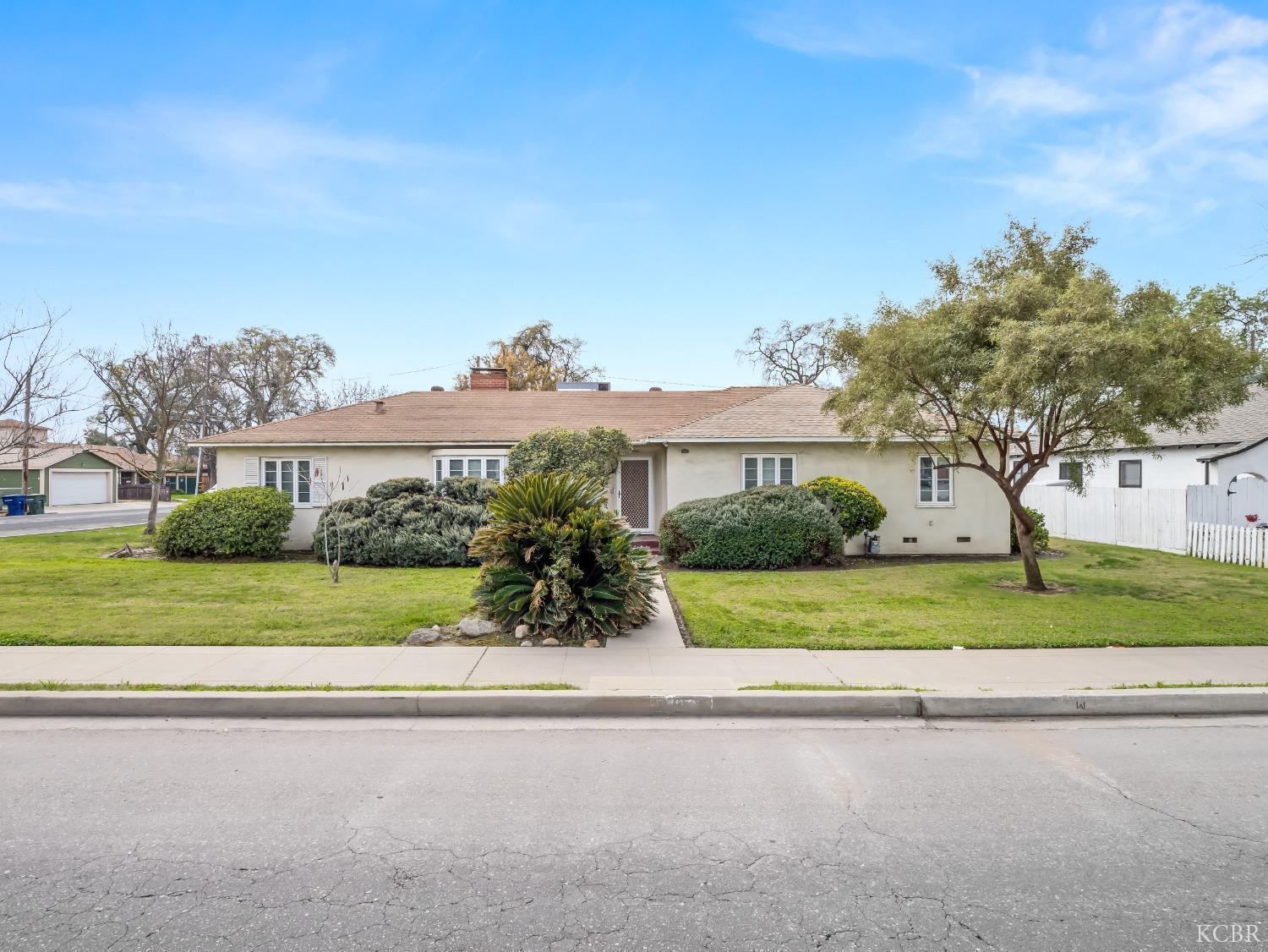 403 W Grangeville Blvd, Hanford, CA 93230