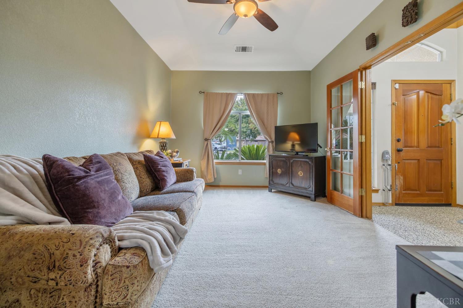 594 Diana Ct, Hanford, CA 93230