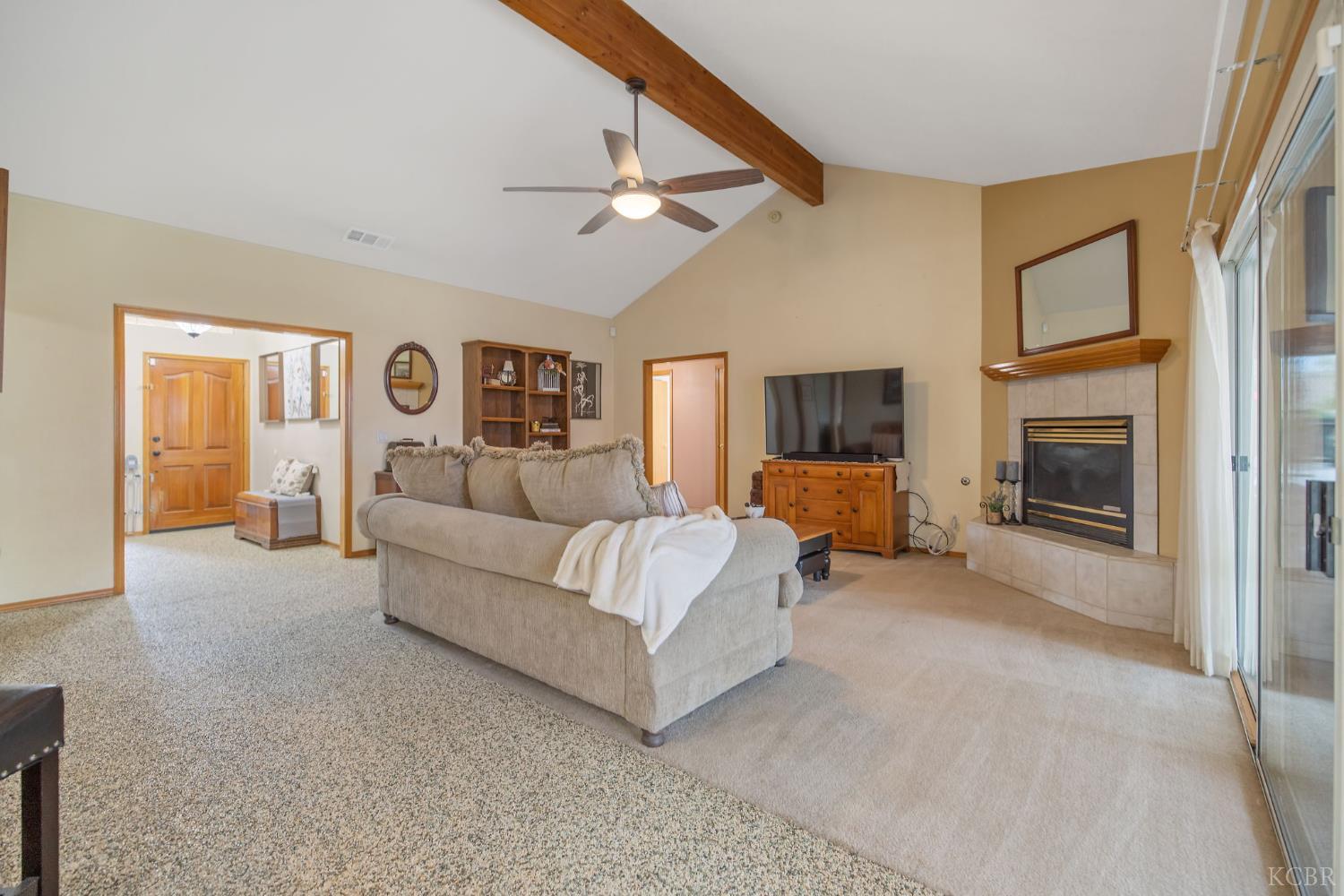 594 Diana Ct, Hanford, CA 93230