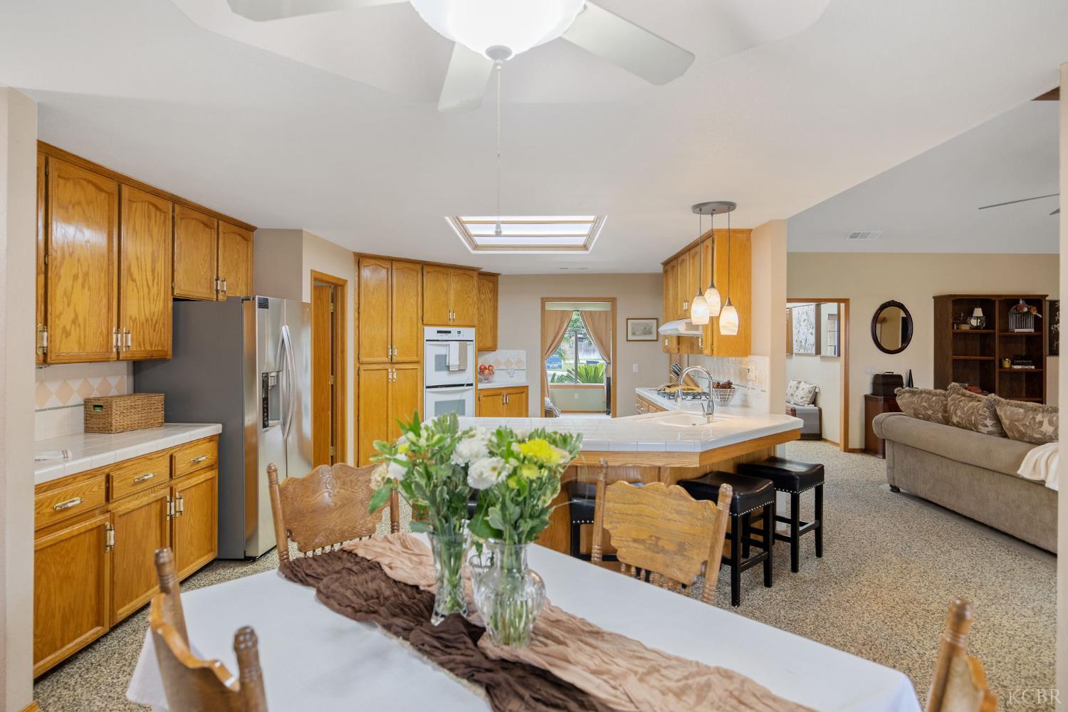 594 Diana Ct, Hanford, CA 93230