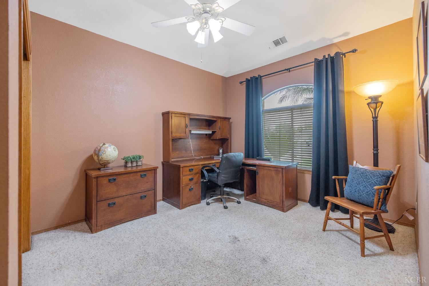 594 Diana Ct, Hanford, CA 93230