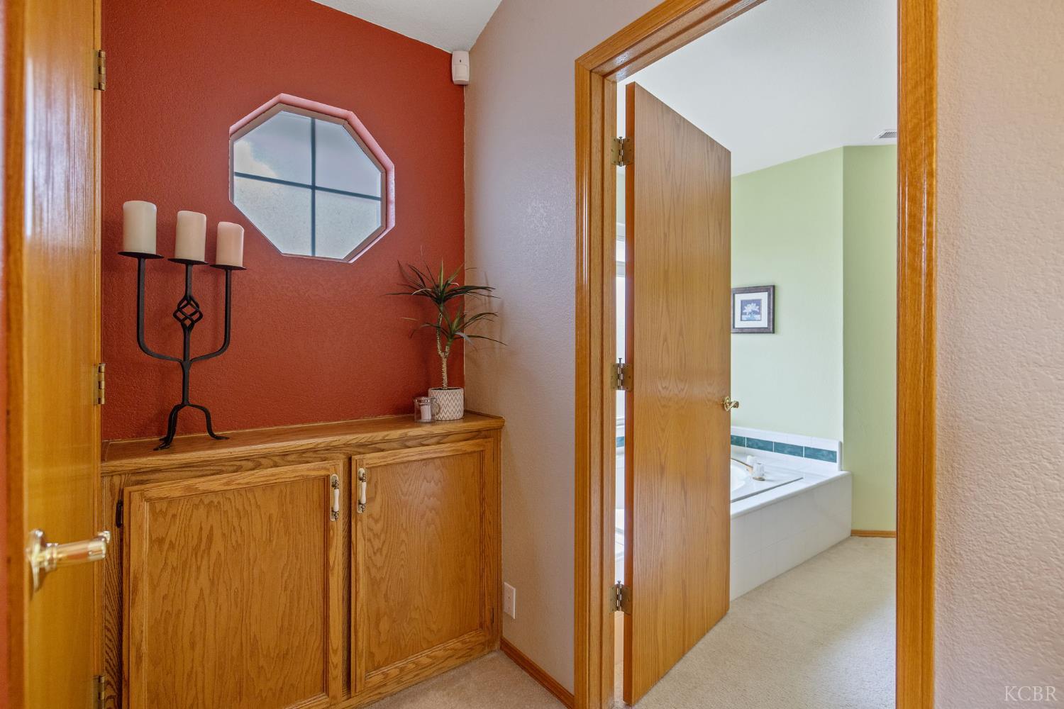 594 Diana Ct, Hanford, CA 93230