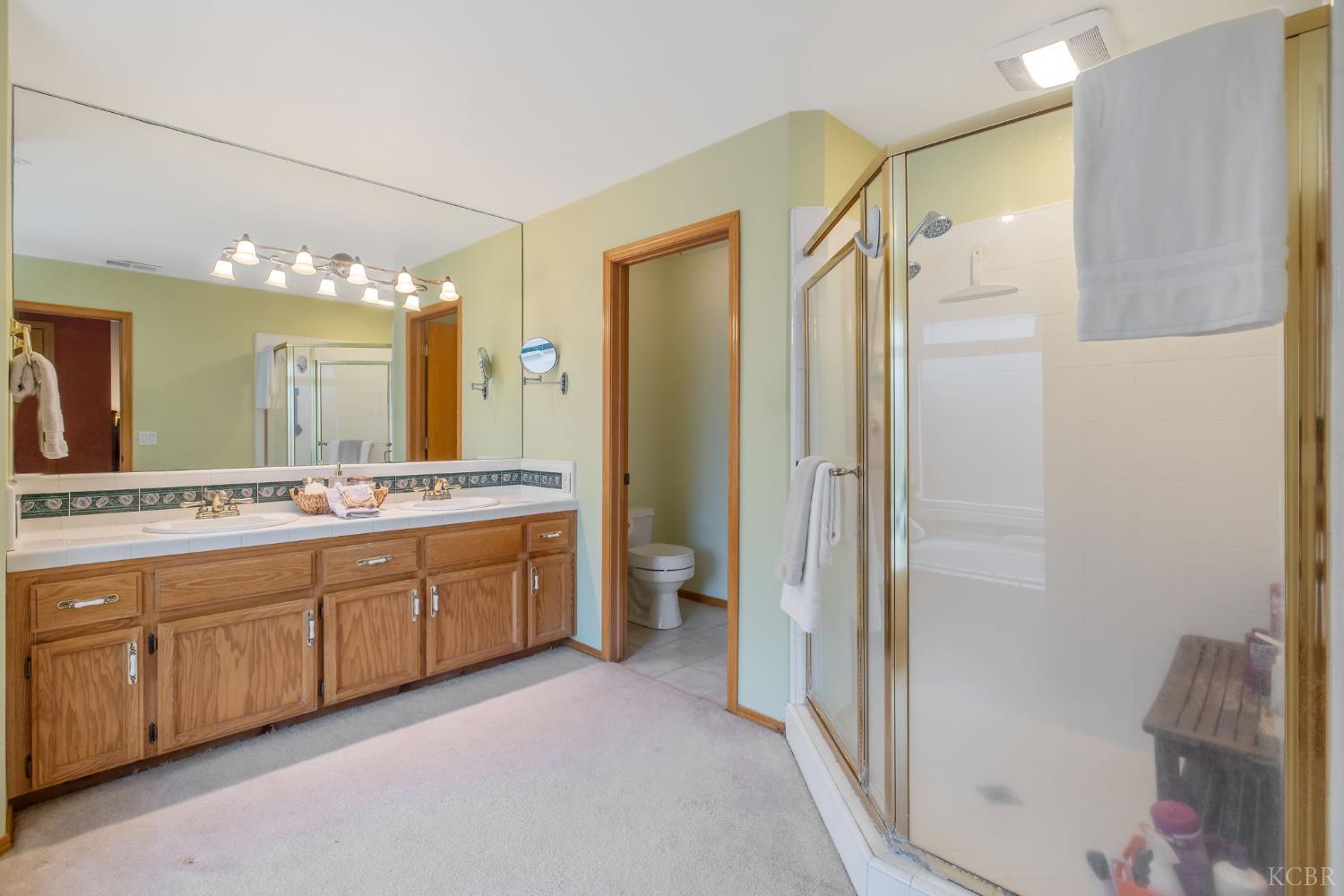 594 Diana Ct, Hanford, CA 93230