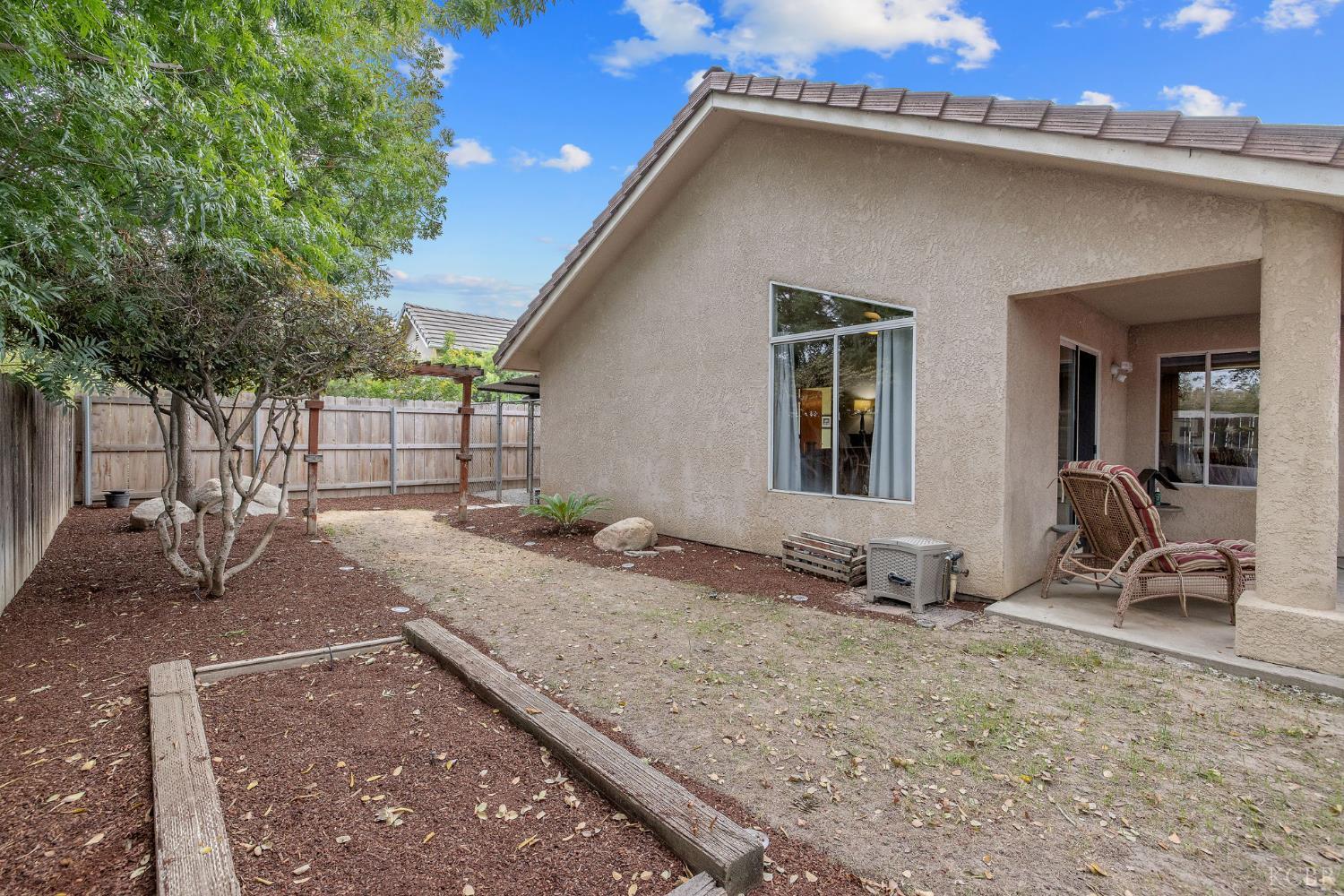 594 Diana Ct, Hanford, CA 93230