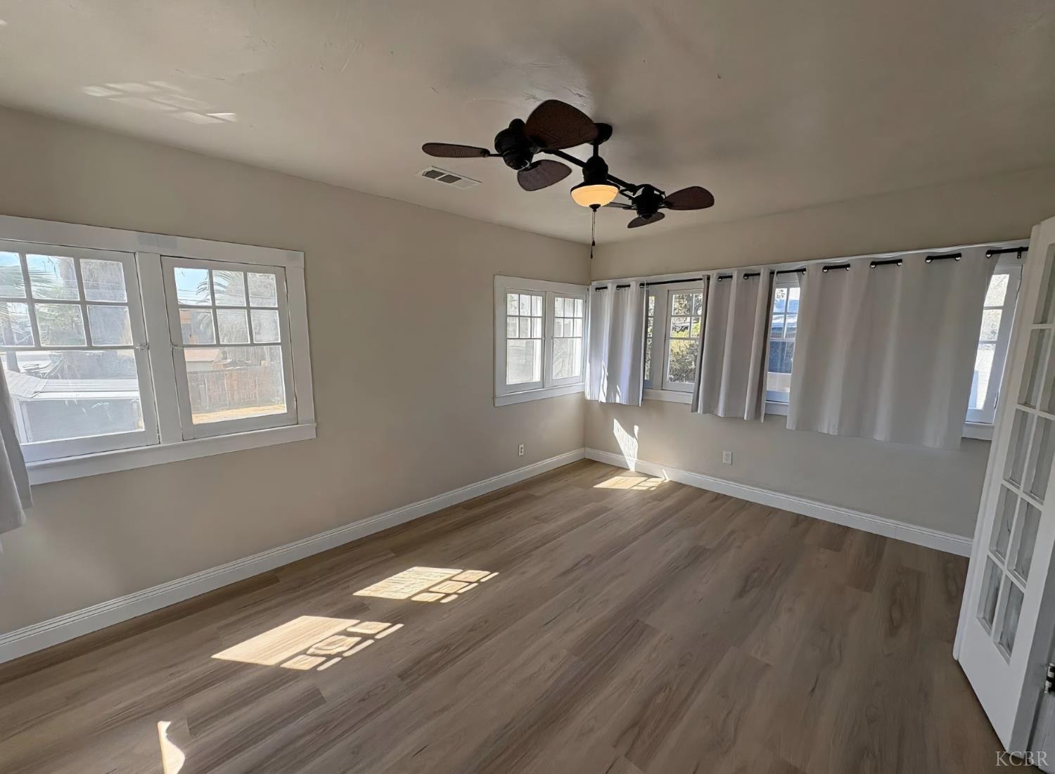 209 E 11th St, Hanford, CA 93230