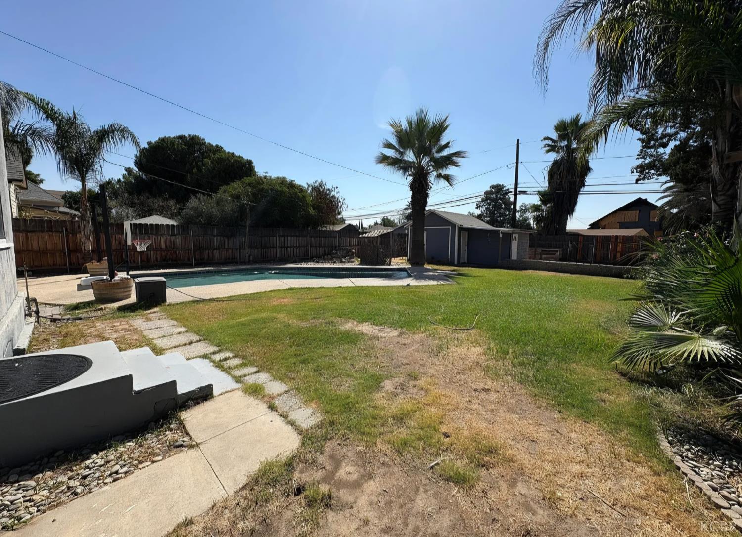 209 E 11th St, Hanford, CA 93230