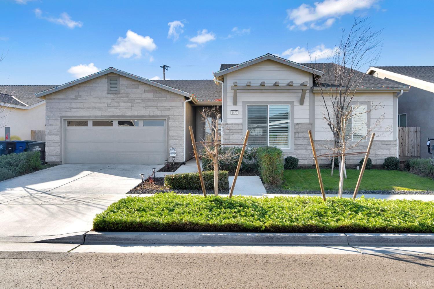 1976 N Mitchell St N, Hanford, CA 93230