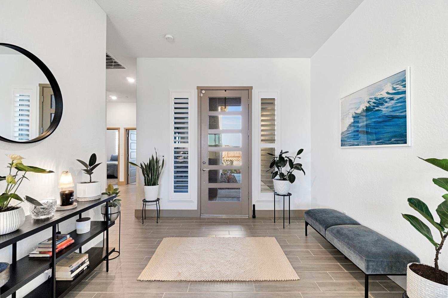 1976 N Mitchell St N, Hanford, CA 93230