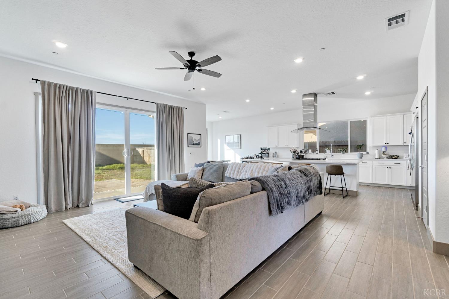 1976 N Mitchell St N, Hanford, CA 93230