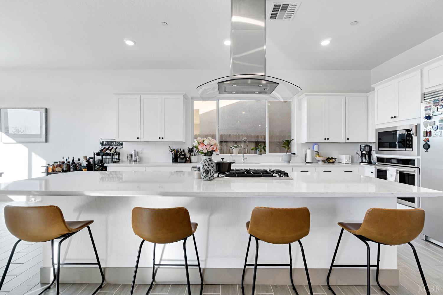 1976 N Mitchell St N, Hanford, CA 93230