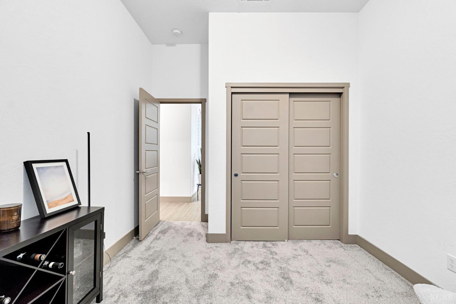 1976 N Mitchell St N, Hanford, CA 93230