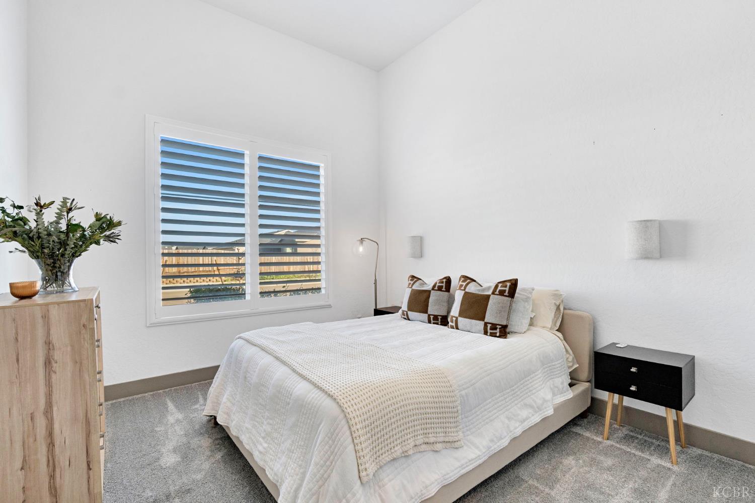 1976 N Mitchell St N, Hanford, CA 93230