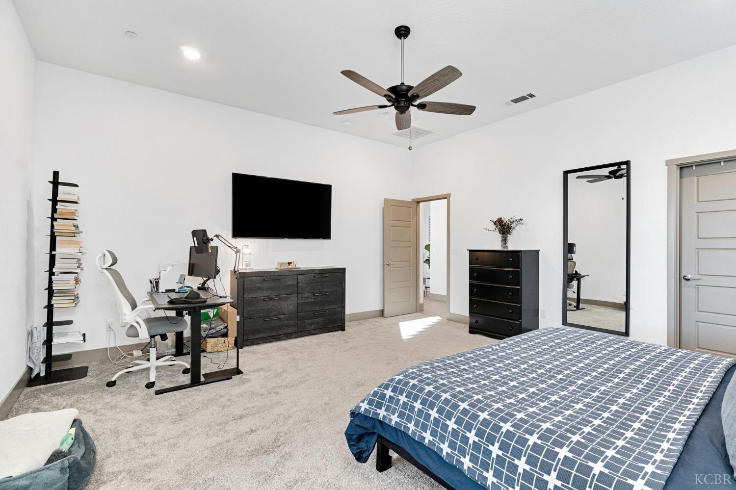 1976 N Mitchell St N, Hanford, CA 93230