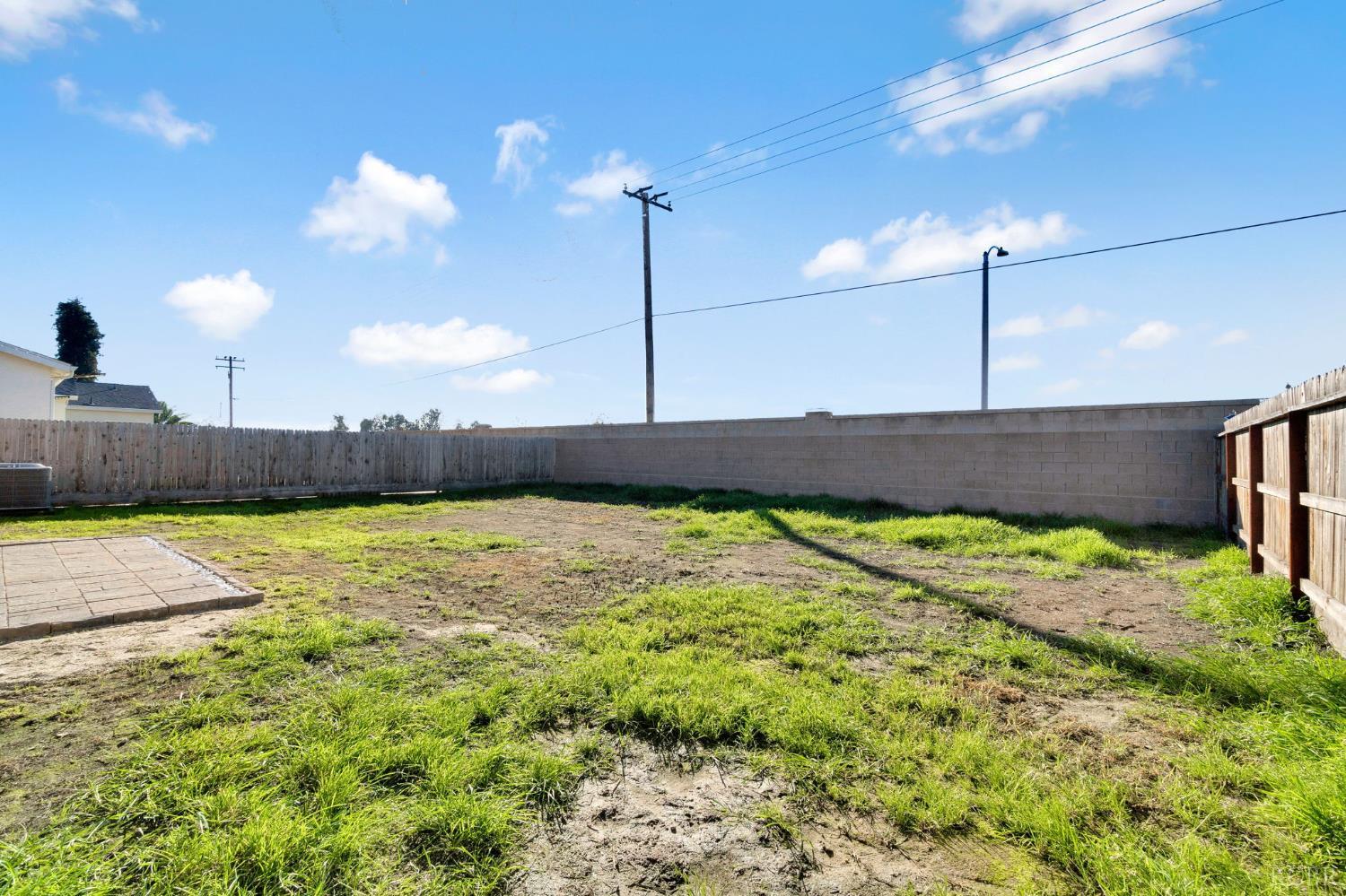 1976 N Mitchell St N, Hanford, CA 93230