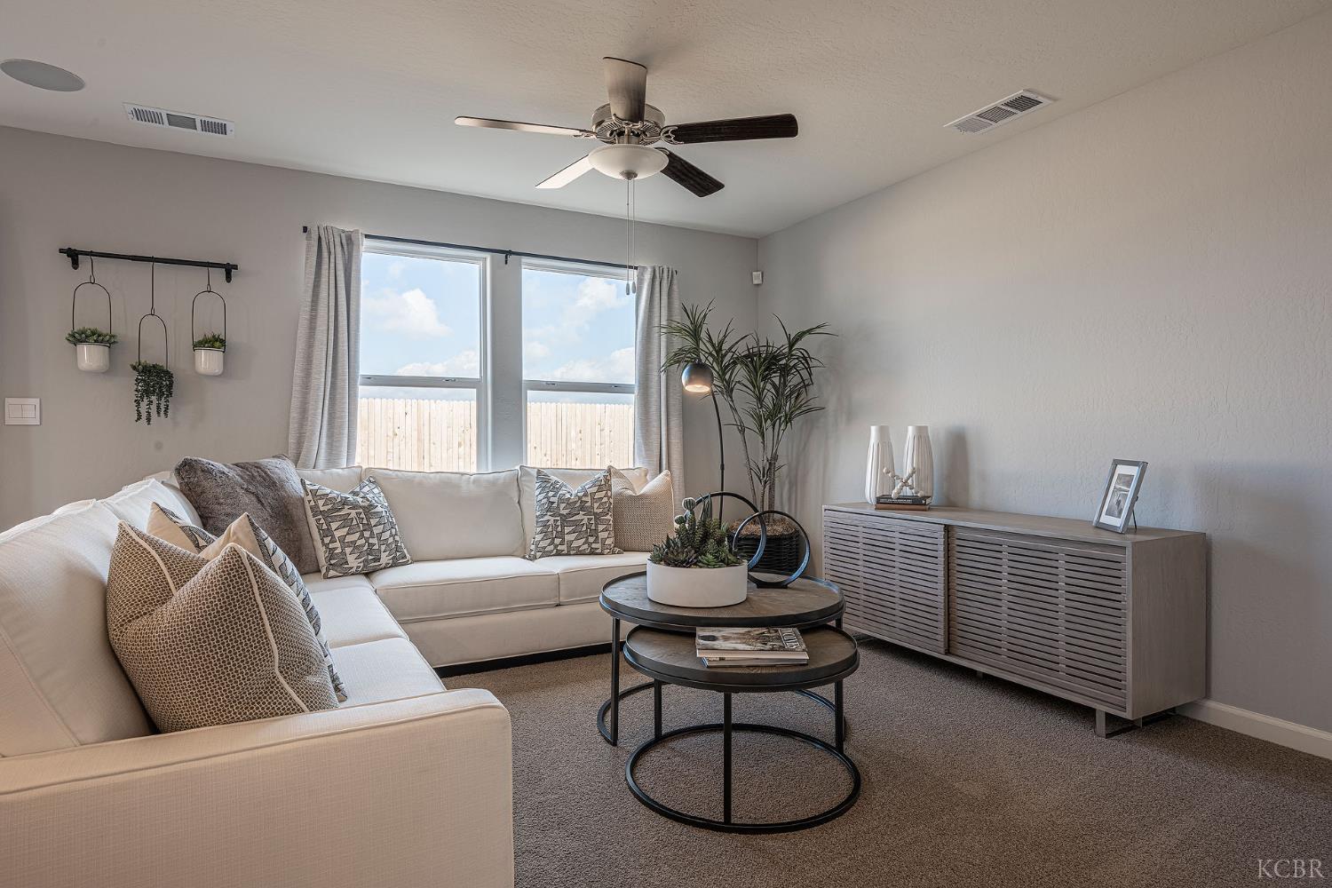 1116 67 BR S Magna Carta Ave, Hanford, CA 93230