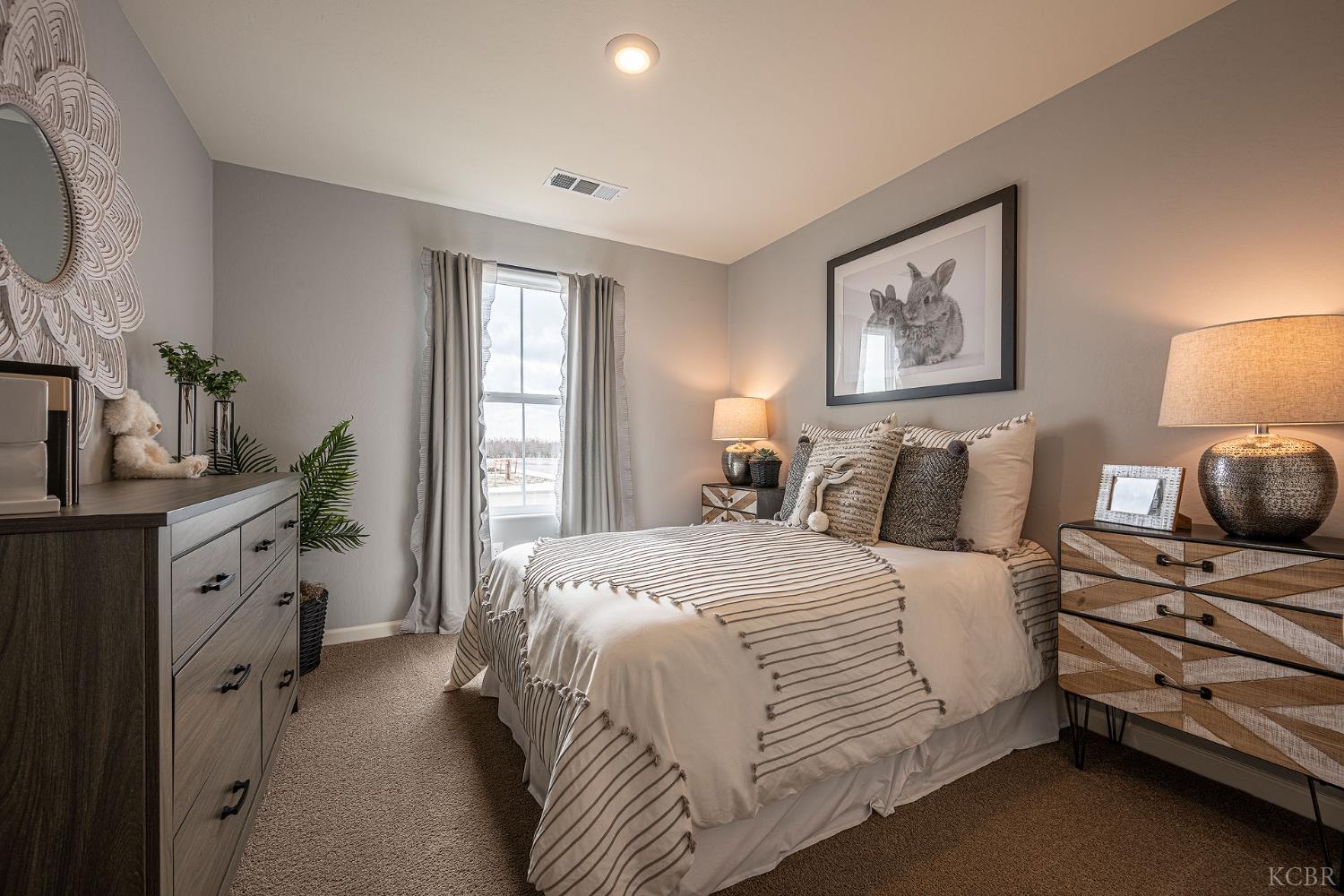 1116 67 BR S Magna Carta Ave, Hanford, CA 93230