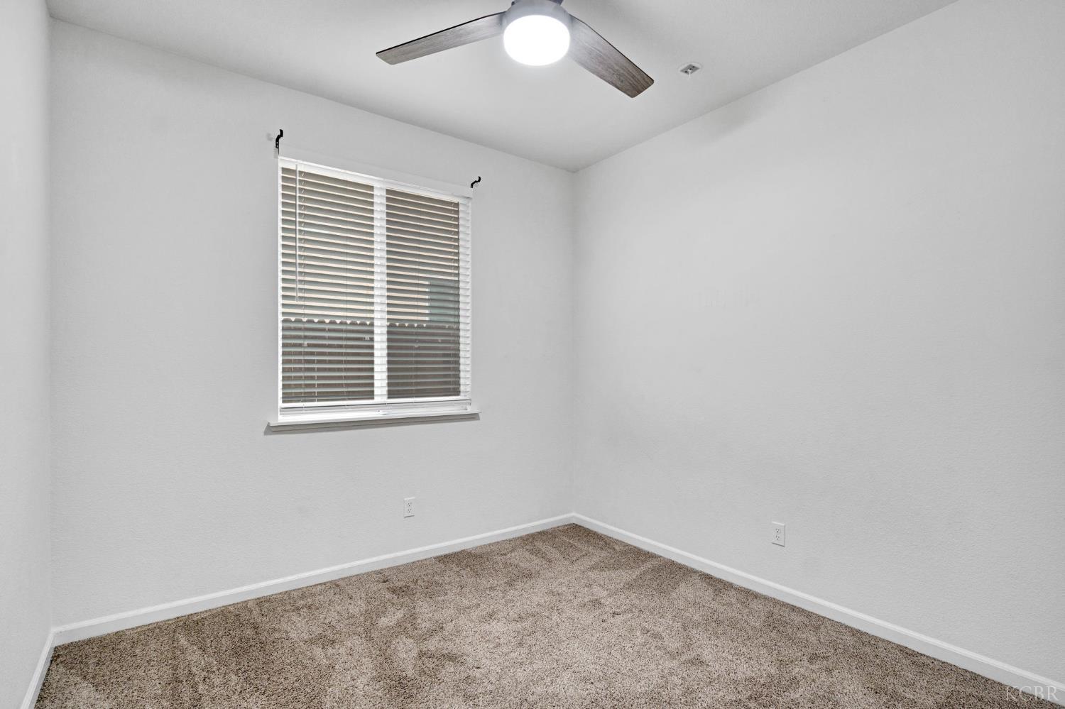 1113 Greenbrier Dr, Hanford, CA 93230