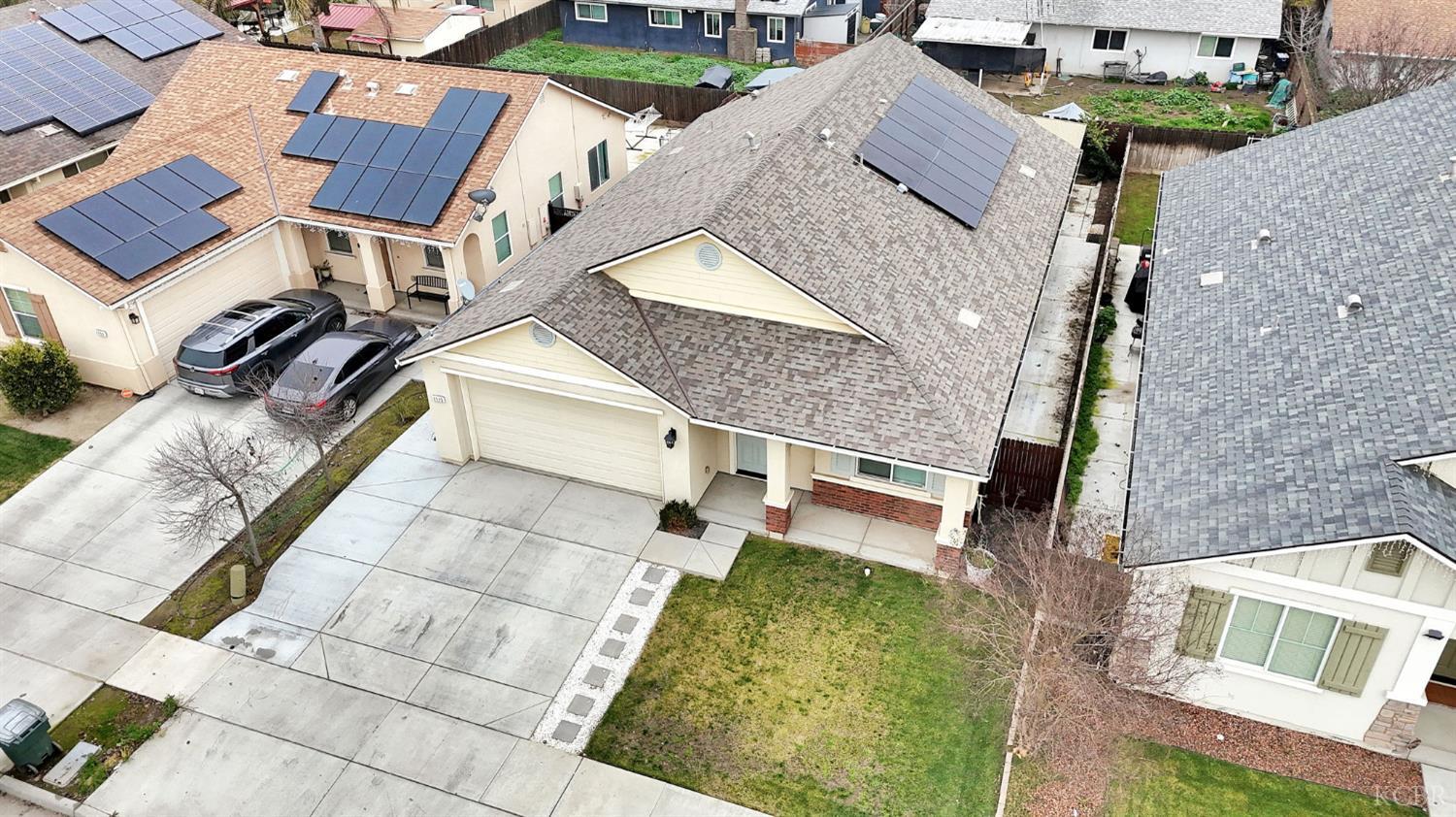 1113 Greenbrier Dr, Hanford, CA 93230