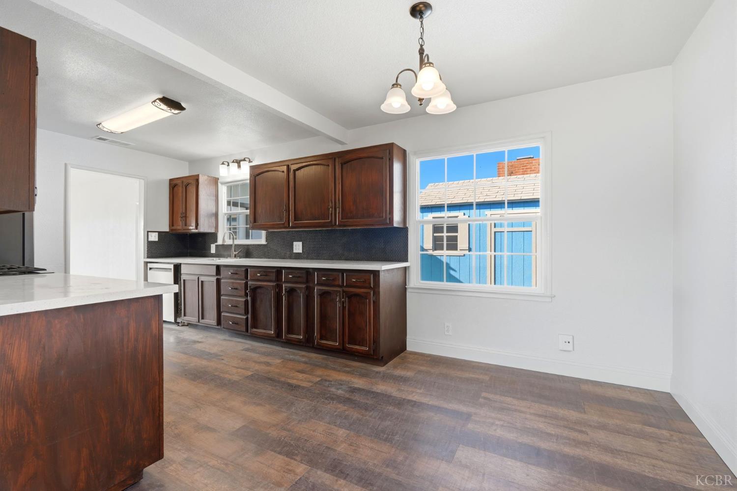 100 W Terrace Dr, Hanford, CA 93230