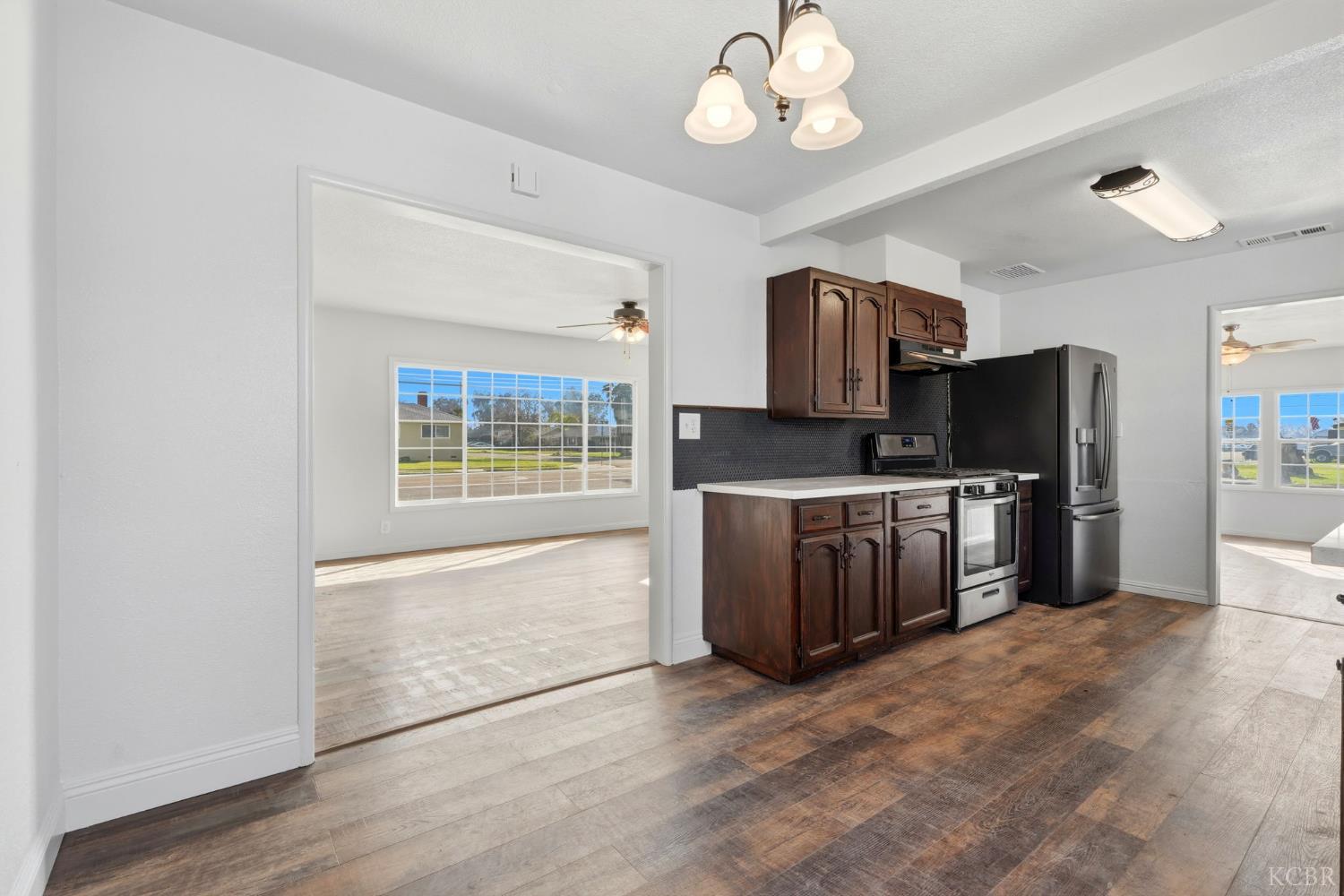 100 W Terrace Dr, Hanford, CA 93230