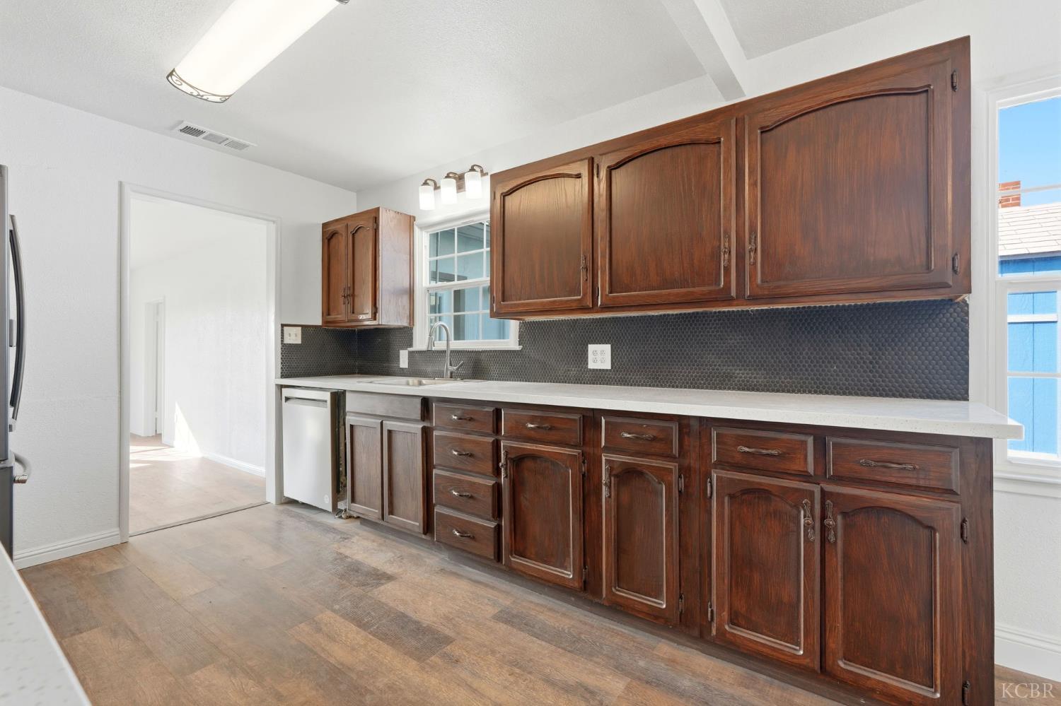 100 W Terrace Dr, Hanford, CA 93230