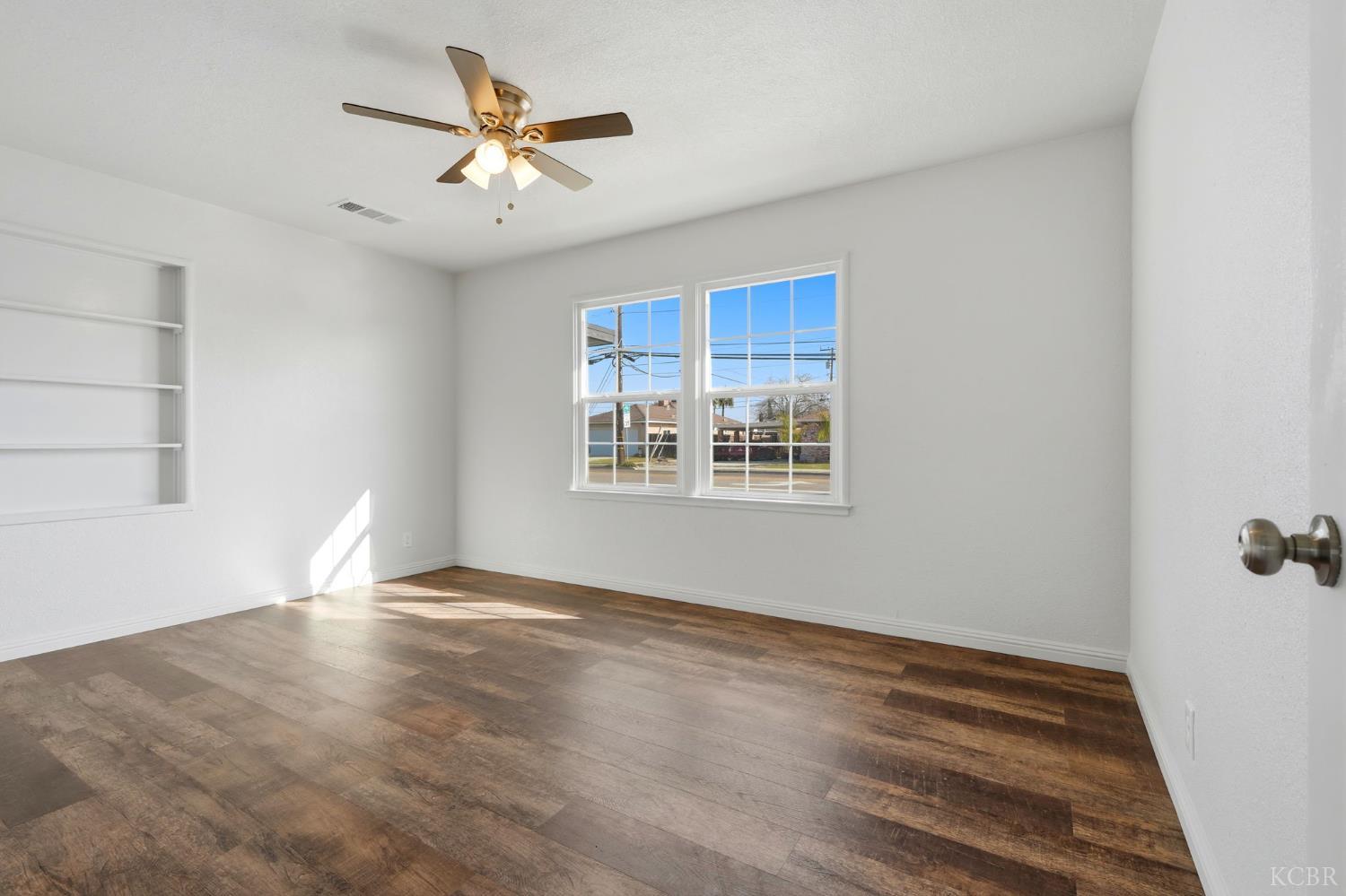 100 W Terrace Dr, Hanford, CA 93230