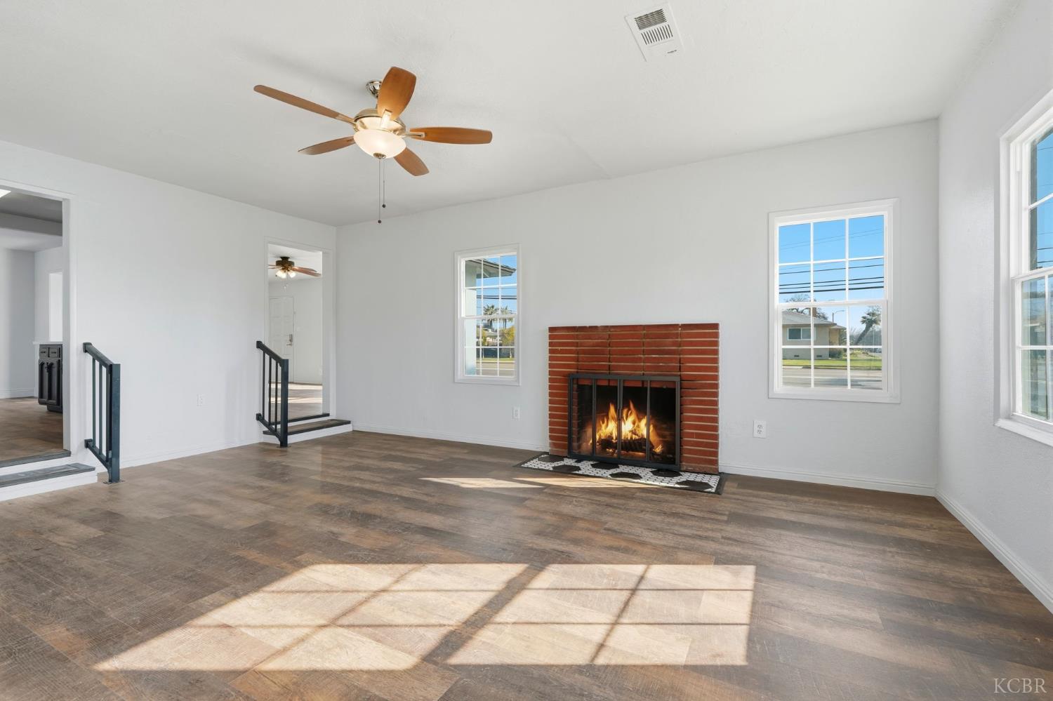 100 W Terrace Dr, Hanford, CA 93230