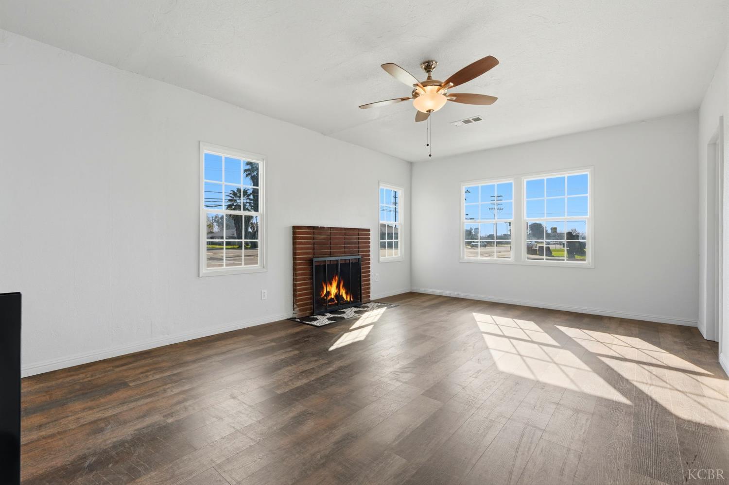 100 W Terrace Dr, Hanford, CA 93230