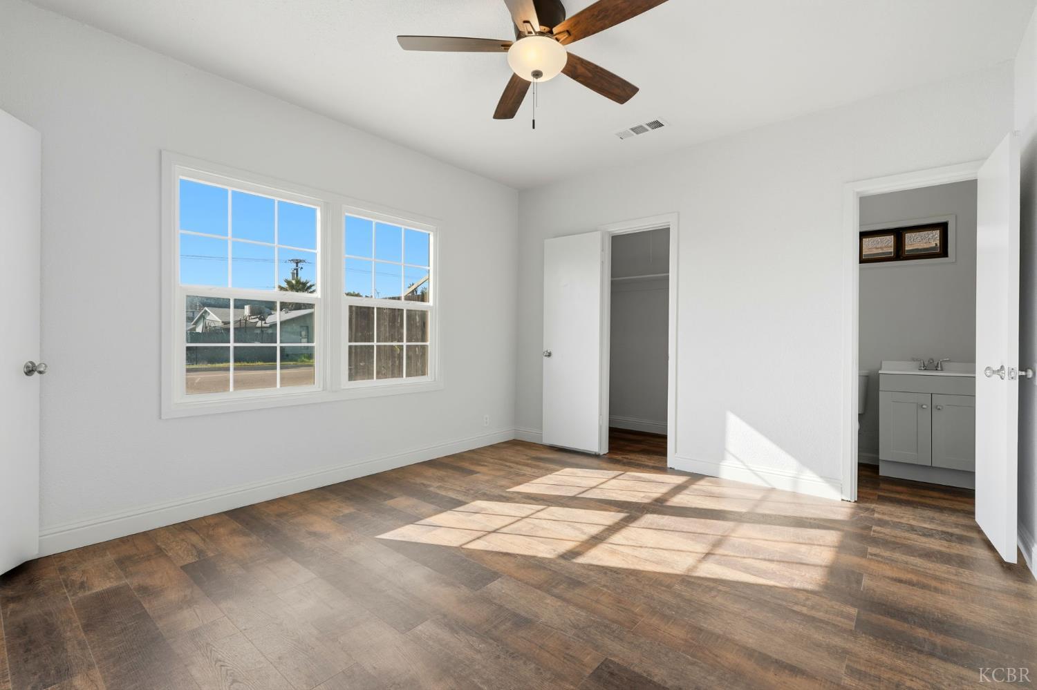 100 W Terrace Dr, Hanford, CA 93230