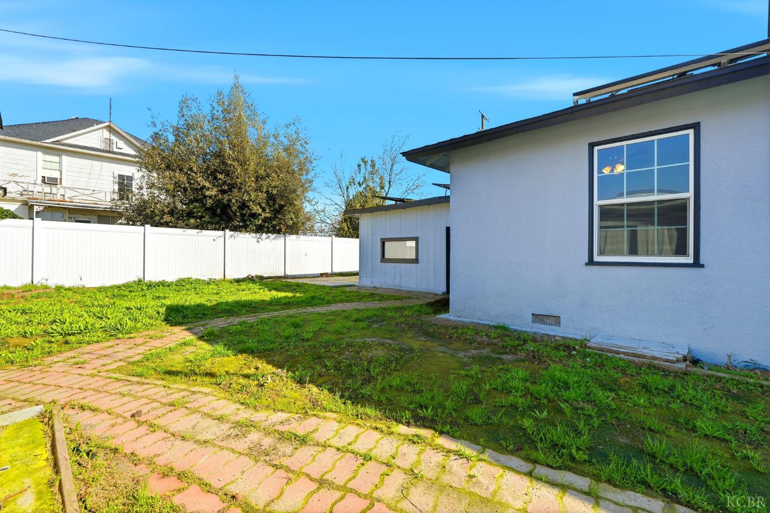 100 W Terrace Dr, Hanford, CA 93230